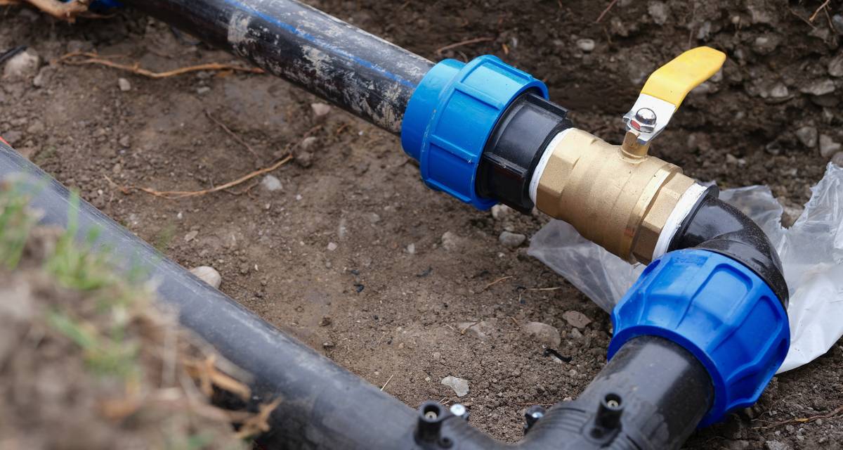Upozorňujeme, že ve čtvrtek 14. května proběhne v Lysé nad Labem plánované odkalení vodovodní sítě. Odkalovat se budou všechny funkční hydranty v Litoli, na Sídlišti a koncové hydranty na Kačíně. Práce budou probíhat mezi 8:00 a 15:00, v té době může docházet k zakalení dodávané vody. Odkalování provádí společnost Stavokomplet. Pokud zjistíte zakalení studené vody kdykoliv mimo dobu odkalování, informujte pracovníky firmy v pracovní době na telefonu 723 749 315, mimo pracovní dobu pak na čísle 606 167 187.
