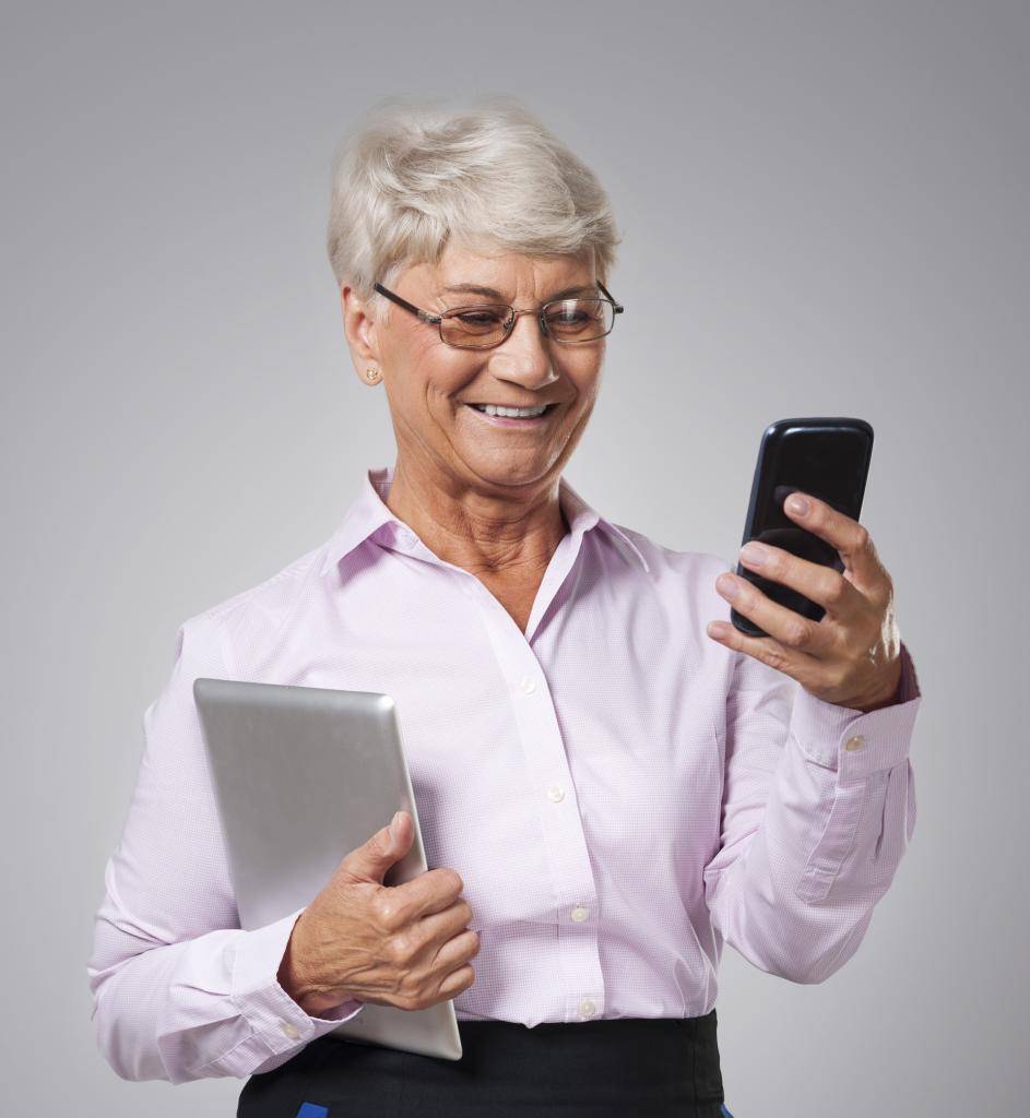Je vám 65 a více let? Naučíme vás, jak správně ovládat  tablet a chytrý telefon a jak se bezpečně pohybovat na internetu.