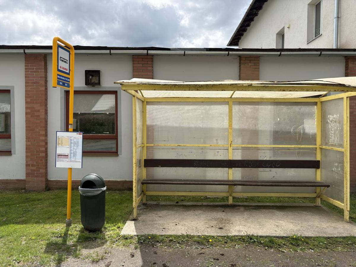 V úterý 12. května bude z důvodu nutné opravy dočasně demontována autobusová zastávka Pod Lipami. Zastávka bude vrácena zpět v nejkratší možné době po dokončení opravy.