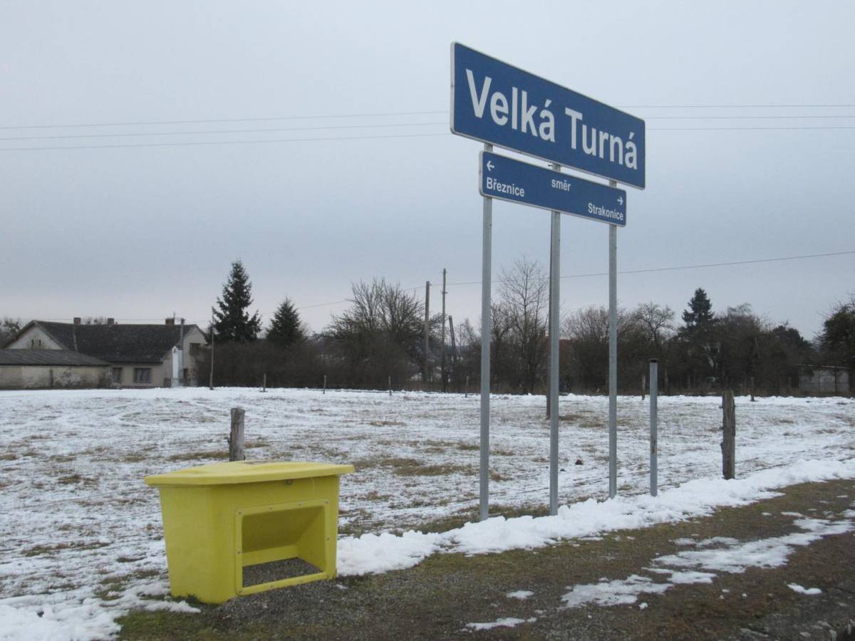 Od 13.května 2026 do 9.června 2026, budou prováděna oprava na železničních přejezdech. Z uvedeného důvodu bude výluka vlaku  v zastávce Velká Turná podle přiloženého výlukového řádu. Náhradní autobusová doprava bude  zastavovat na návsi obce.