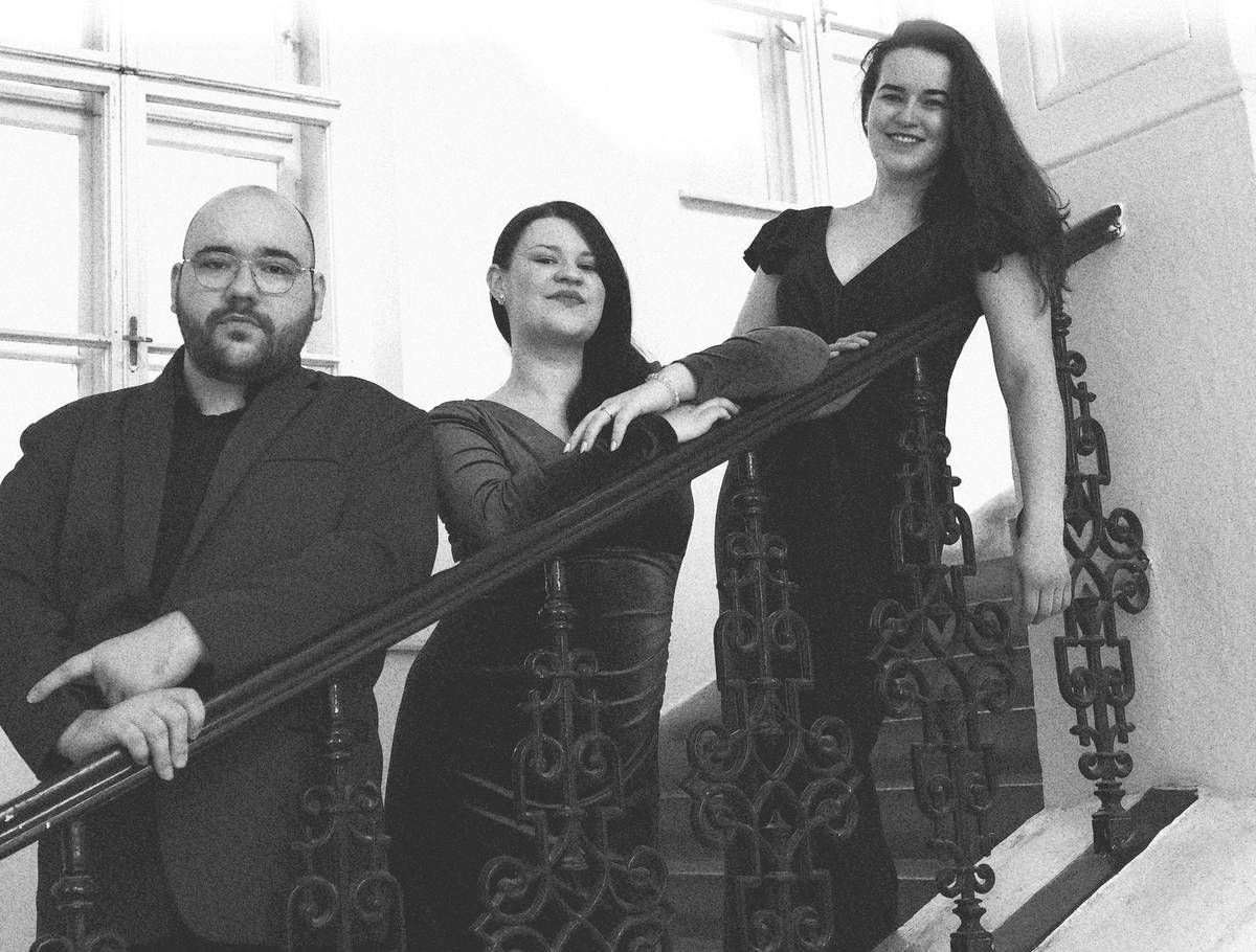 Obec a zámek Slezské Rudoltice vás zvou v sobotu 27. června 2026 v 17:00 na Pěvecký koncert na zámku ve Slezských Rudolticích. Vystupují: Kristián Marcel Jedelský, Natálie Šerá a Ivana Solmošiová, klavírní spolupráce Jiří Kutálek.