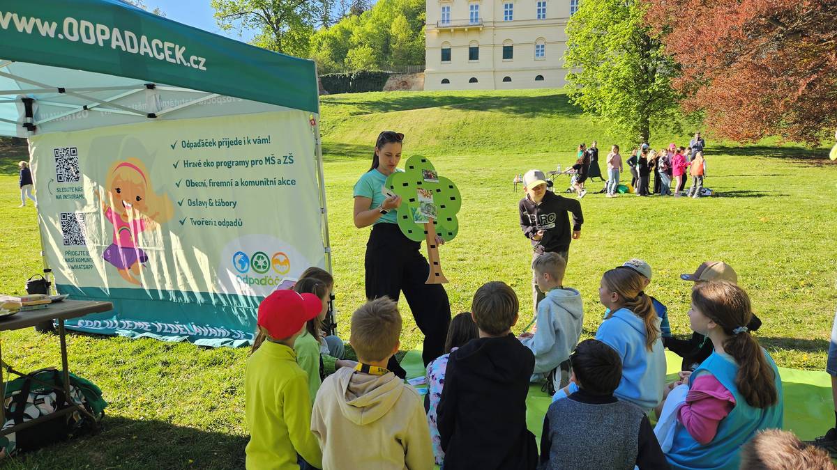 Ve středu 6. května 2026 proběhl v Boskovicích edukační program „Staň se hrdinou recyklace“, který pro žáky základních škol připravila nezisková organizace Odpaďáček ve spolupráci se společností Recovera a městem Boskovice. Akce se zúčastnilo 336 dětí, které během dopoledne prošly interaktivním programem zaměřeným na ekologii, třídění odpadu a udržitelný přístup k životnímu prostředí.