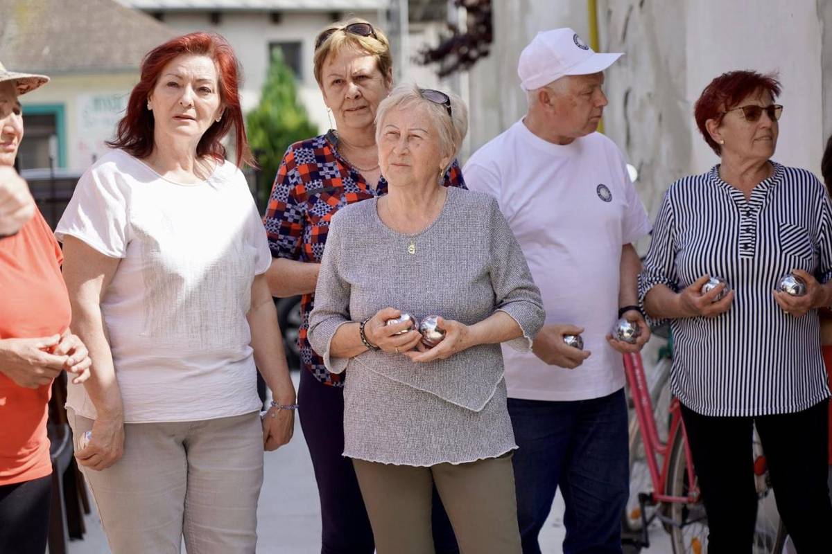 Podujatie sa nieslo v príjemnej atmosfére plnej úsmevov, dobrej nálady, športových zážitkov a priateľských rozhovorov. Opäť si zahrajú v stredu 13. mája.