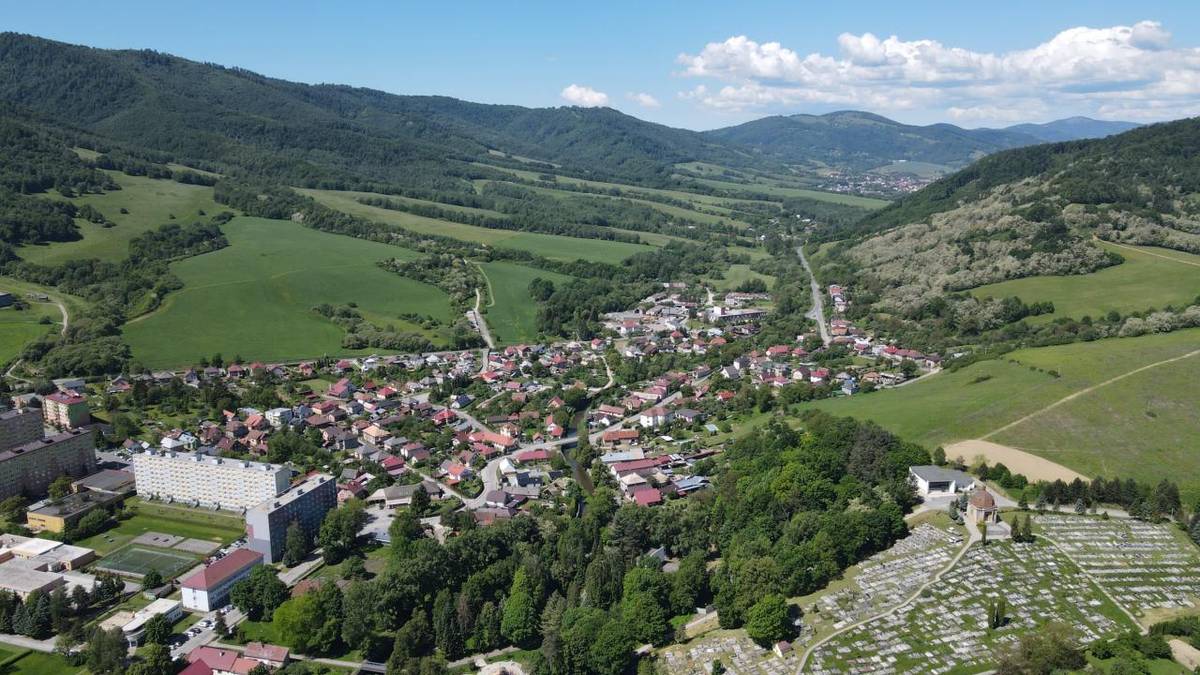 Hnúšťa, 11.5.2026 - Mesto Hnúšťa spolu s okolitými obcami pripravuje plán, ako v najbližších rokoch využiť peniaze z európskych fondov. Cieľom je, aby sa u nás žilo lepšie, a preto samospráva žiada o pomoc aj vás – miestnych podnikateľov, či šikovných ľudí z občianskych združení a neziskoviek.