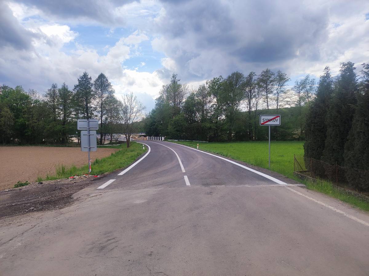 Vážení obyvatelé obce Synkov-Slemeno, máme pro vás skvělou zprávu — dnešním dnem končí uzavírka silnice II/318 směrem na Častolovice. Po několika měsících, kdy jsme byli z tohoto směru prakticky uzavření a museli jsme zvládat objížďky, omezení i každodenní komplikace, se opět můžeme plynule dostat ze Synkova-Slemena směrem na Častolovice. Chceme vám všem moc poděkovat za trpělivost, ohleduplnost a pevné nervy. Nebylo to vždy jednoduché, ale společně jsme to zvládli. Hurá, cesta je zase volná!