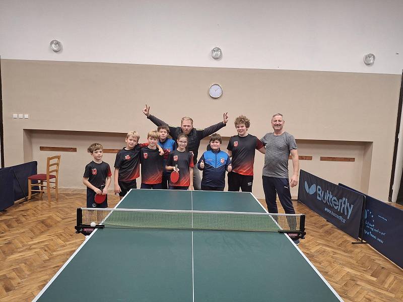 V malé vesnici Vážany (450 obyvatel), se daří vést děti ke smysluplnému pohybu. Sportem číslo jedna je zde stolní tenis. Oddíl funguje pod TJ Sokol a v uplynulé sezoně měl v okresní soutěži jedno družstvo mužů a dvě družstva žáků v žákovské lize.