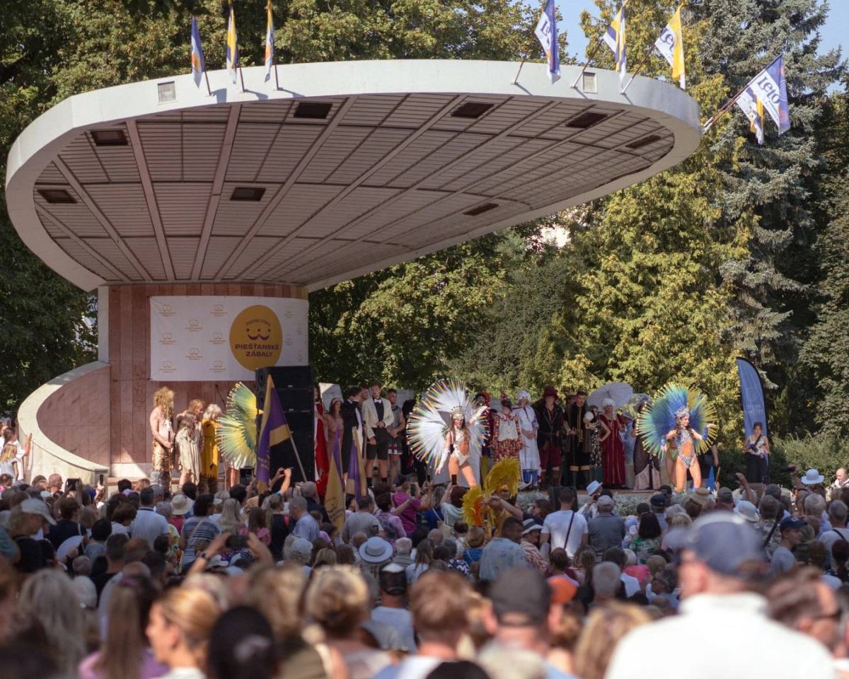 23 komédií, 100 hercov, jeden nezabudnuteľný víkend.  Už 15. mája 2026 sa začne predaj vstupeniek na divadelné predstavenia 3. ročníka festivalu Piešťanské zábaly, ktorý sa uskutoční 21.–23. augusta 2026 v Piešťanoch.