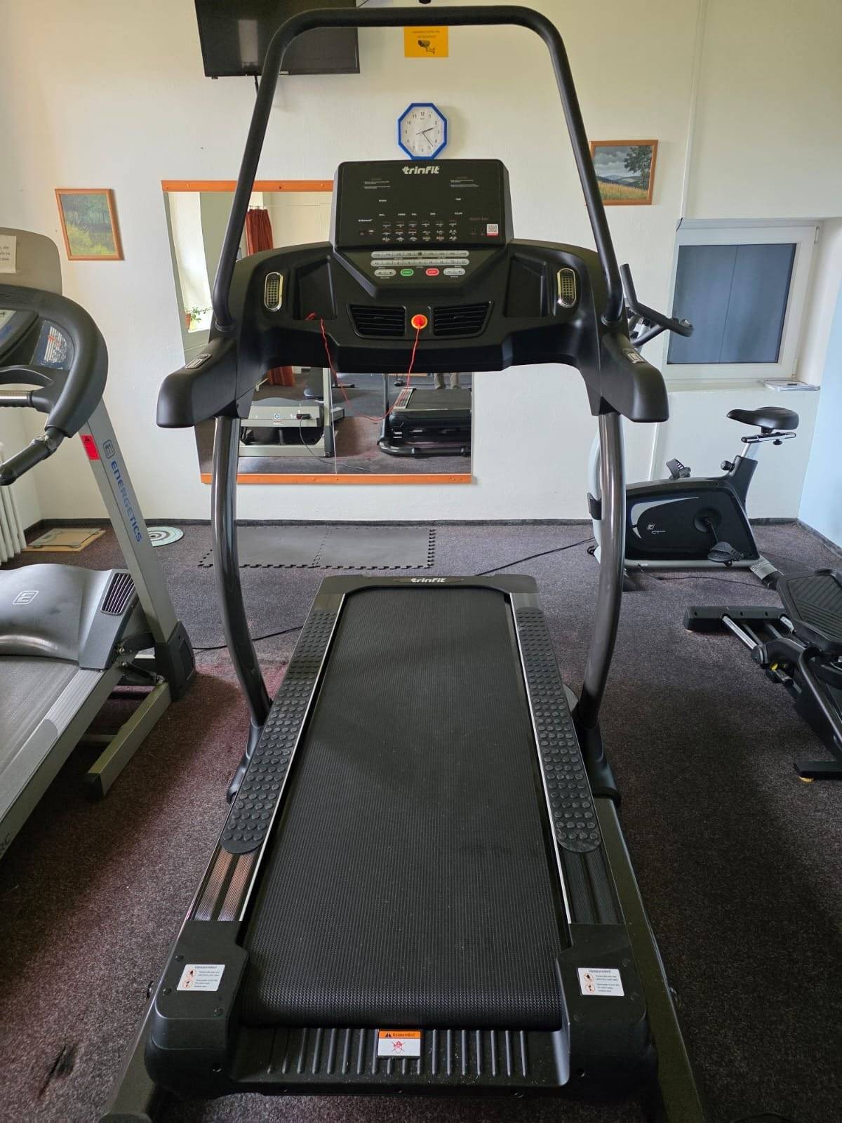 Město zakoupilo nový běžecký pás do fitness v kulturním středisku. V provozu již dnes.