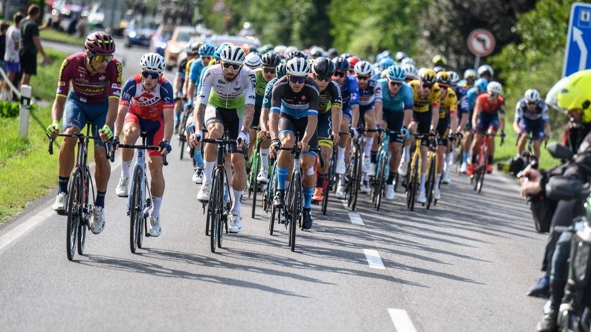 V nedeľu  17.5.2026  prejde našou obcou  v  čase od  11:00 do 11:30 hod. v smere  od Zvolena (Dobrocký laz)  na Veľký Krtíš,  cyklistický pelotón JKBOZ Gavurky ride 2026.  V  čase  od 12:30 do 13:30 hod.  bude cyklistický pelotón prechádzť  našou obcou v opačnom smere t.j. od Veľkého Krtíša   na Zvolen (Dobrocký laz).   Žiadame  občanov,   aby  dbali o zvýšenú bezpečnosť a neohrozovali  seba, ani učastníkov pretekov.  ĎAKUJEME !!!