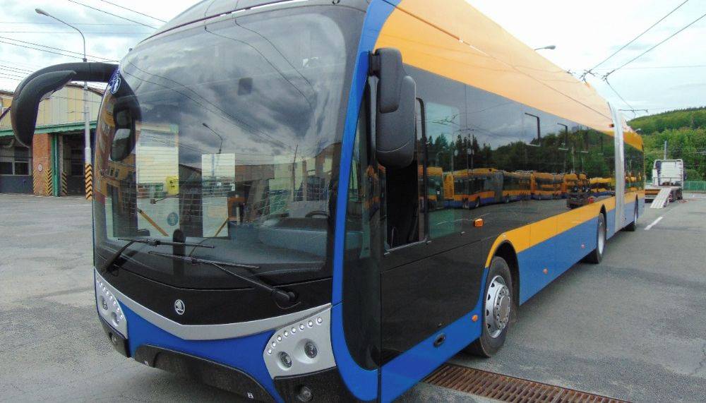 Zlín - Moderní a šetrné k životnímu prostředí, z 85 procent financované s pomocí fondů Evropské unie. A připravené k představení budoucím cestujícím! Dopravní společnost Zlín – Otrokovice (DSZO) zve veřejnost na slavnostní seznámení se zbrusu novými bateriovými trolejbusy značky Škoda 33Tr. Prohlédnout si je můžete v pondělí 18. května v Otrokovicích a poté ve čtvrtek 21. května a v pátek 22. května ve Zlíně.