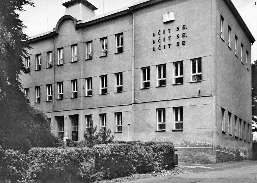 Přednáška, Společenský areál Mže, Hornická 1695, 34701 Tachov, pondělí 18. 5. 2026 od 18.00. Cyklus promítání starých fotografií a filmů připravuje Aleš Santner.
