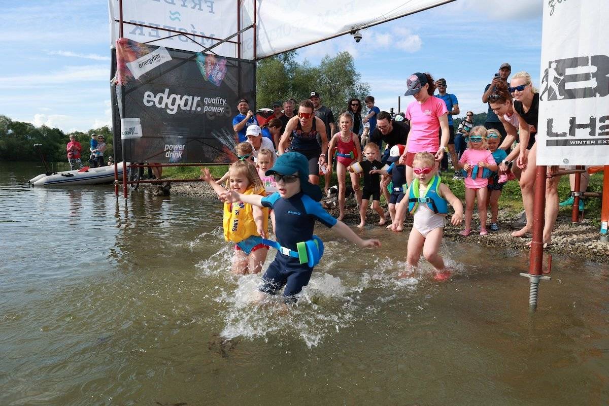 Sportovní festival pro celou rodinu se koná již příští týden od 23. - 24. 5. 2026 na přehradě Olešná. Nenechte si ujít jeden z nejtěžších triatlonových závodů v České republice ➡ čekají vás triatlony a překážkové dráhy, zábava pro malé i velké, profesionální sportovce i ty amatérské. Registrace zde: FM SPORTFEST 2026 – Sportovní festival pro celou rodinu