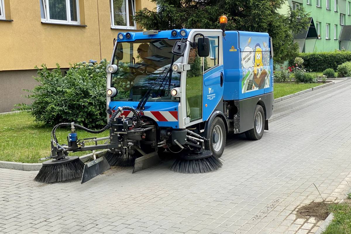 V dubnu ve městě začalo strojní čištění parkovišť, komunikací a kanálových vpustí, které je jednak ze zákona povinné, jednak je naší snahou, aby město bylo čisté a hezké. V pondělí 18. května se budou čistit komunikace a parkoviště v ulicích Dětmarovická a K. Dvořáčka. V úterý 19. května se bude čistit ulice Adamusova. Ve střed...