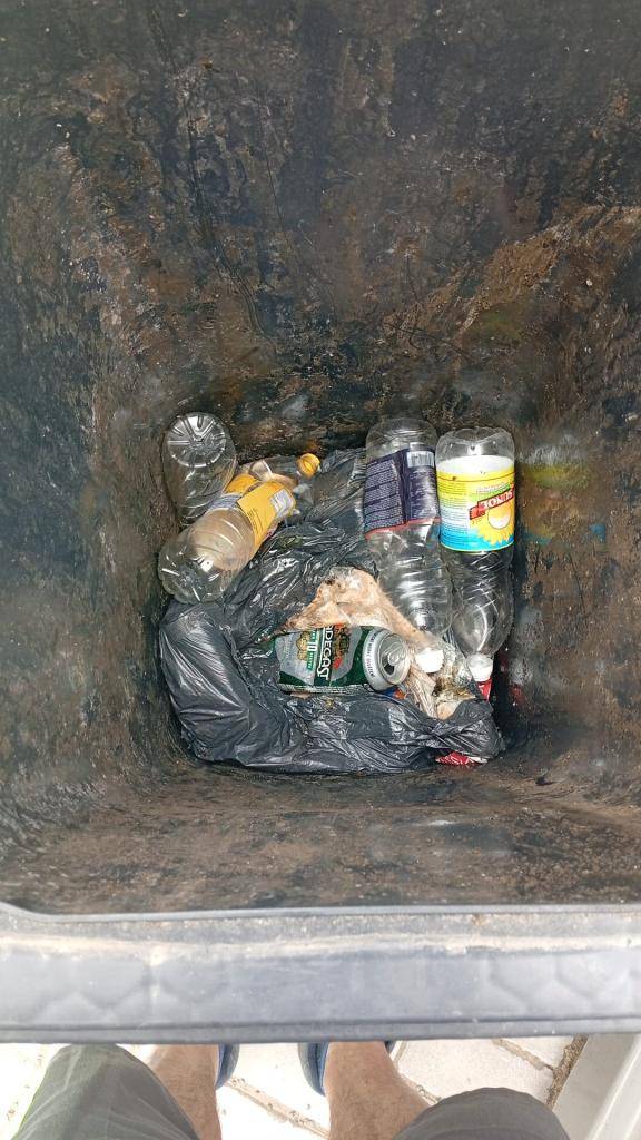 Dovolujeme si Vás upozornit, že při posledním svozu nádob na jedlé oleje/tuky bylo zjištěno, že v nádobě je odpad, který tam nepatří, prosíme o vhazování pouze rostlinných olejů apod., ne komunálního odpadu.