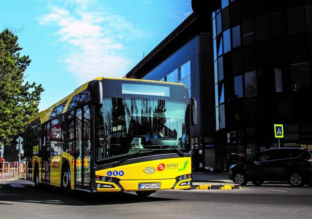 ❌ Oznamujeme cestujúcej verejnosti, že vo štvrtok 21.5.2026 v čase od 8:00 do 12:00 bude uzatvorená miestna komunikácia na ulici Veľkonecpalská z dôvodu havarijnej opravy vodovodu. ⛔ Linky MHD č. 40 a 50 budú od zastávky Lesopark presmerované cez Včelársku ulicu. 🚏 Dočasne nebudú obsluhované zastávky:  Pod lesom, Kopaničky, Na záhumní, Pri Rajčuli, Necpaly sídlisko, Veľkonecpalská ulica.  🙏 Ďakujeme za pochopenie.
