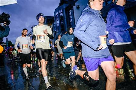 Hudba, svetlá mesta, energia davu a stovky ľudí na štarte. Martin zažil v sobotu večer premiéru podujatia Martin Night Run, ktoré premenilo centrum mesta na živú bežeckú trať plnú emócií a športovej atmosféry. Prvý ročník ukázal, že Martin má chuť žiť modernými mestskými podujatiami -ani daždivé počasie totiž neodradilo stovky účastníkov.