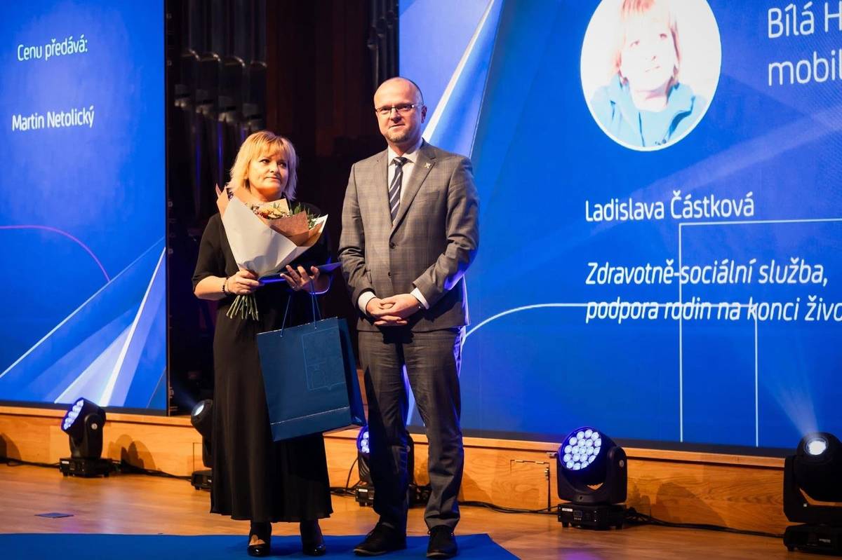 Ve středu 13.května 2026 proběhlo V Domě hudby v Pardubicích slavnostní předávání ocenění osobnosti Pardubického kraje za rok 2025.   Hospic Bílá Holubice převzal z rukou hejtmana Martina Netolického medaili.   Blahopřejeme a děkujeme za vaši práci  a pomoc při péči o těžce nemocné...