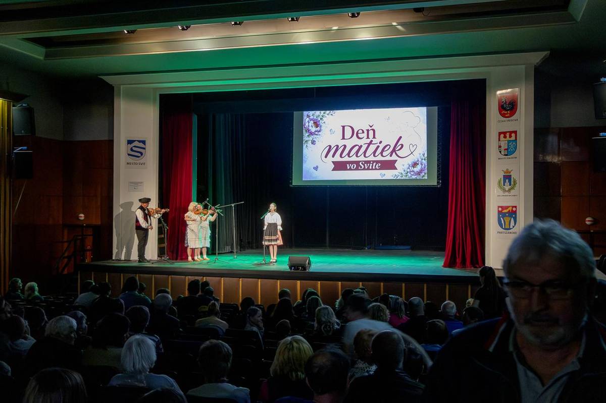 V nedeľu 17. mája 2026 sa Dom kultúry vo Svite zaplnil do posledného miesta pri príležitosti krásnej oslavy Dňa matiek.