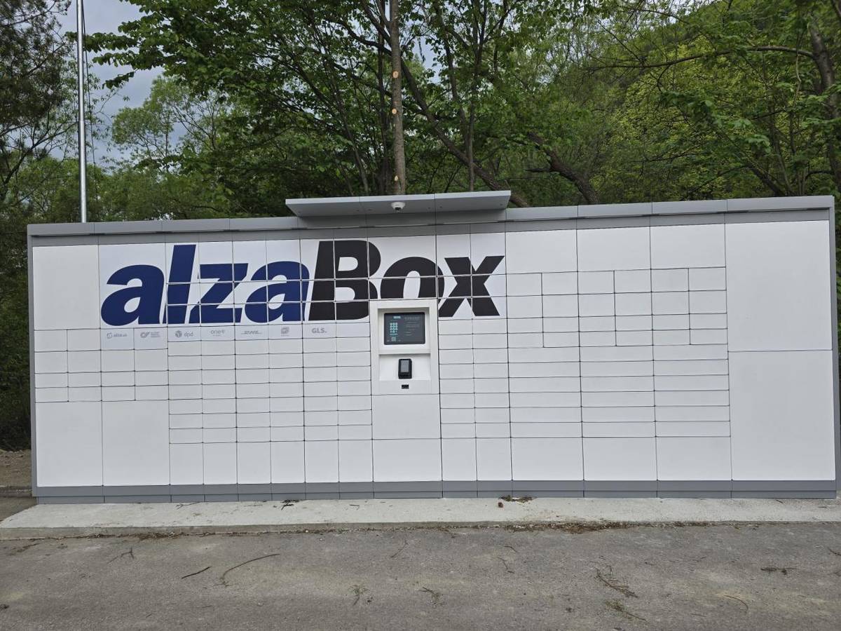 Na parkovisku pri Country Saloon Belá je od 8.mája 2026 k dispozícii nový ALZA BOX, ktorý je už plne funkčný. Svoje zásielky si môžete pohodlne vyzdvihnúť kedykoľvek počas dňa aj noci.