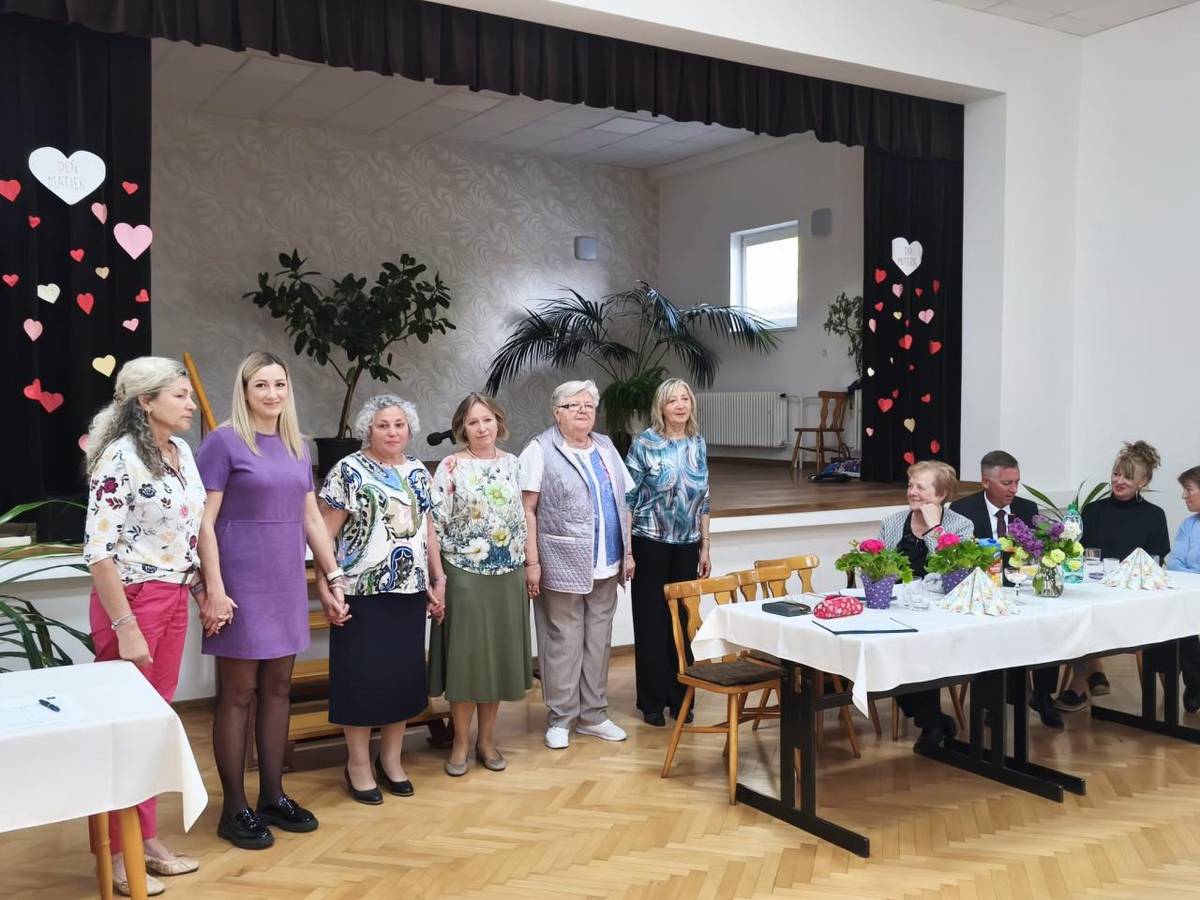 V krásnom mesiaci máj je deň venovaný našim milým mamám.