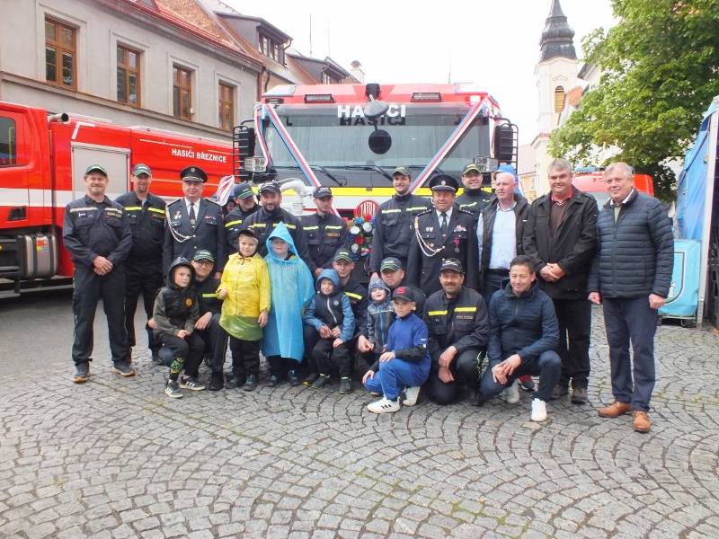 V sobotu 16. května převzala oficiálně od Města Rožmitál pod Třemšínem jednotka SDH Rožmitál pod Třemšínem moderní cisternové vozidlo CAS 30 S3VH Tatra Force a jednotka SDH Pňovice dostala dopravní automobil DA L1Z Ford Transit.