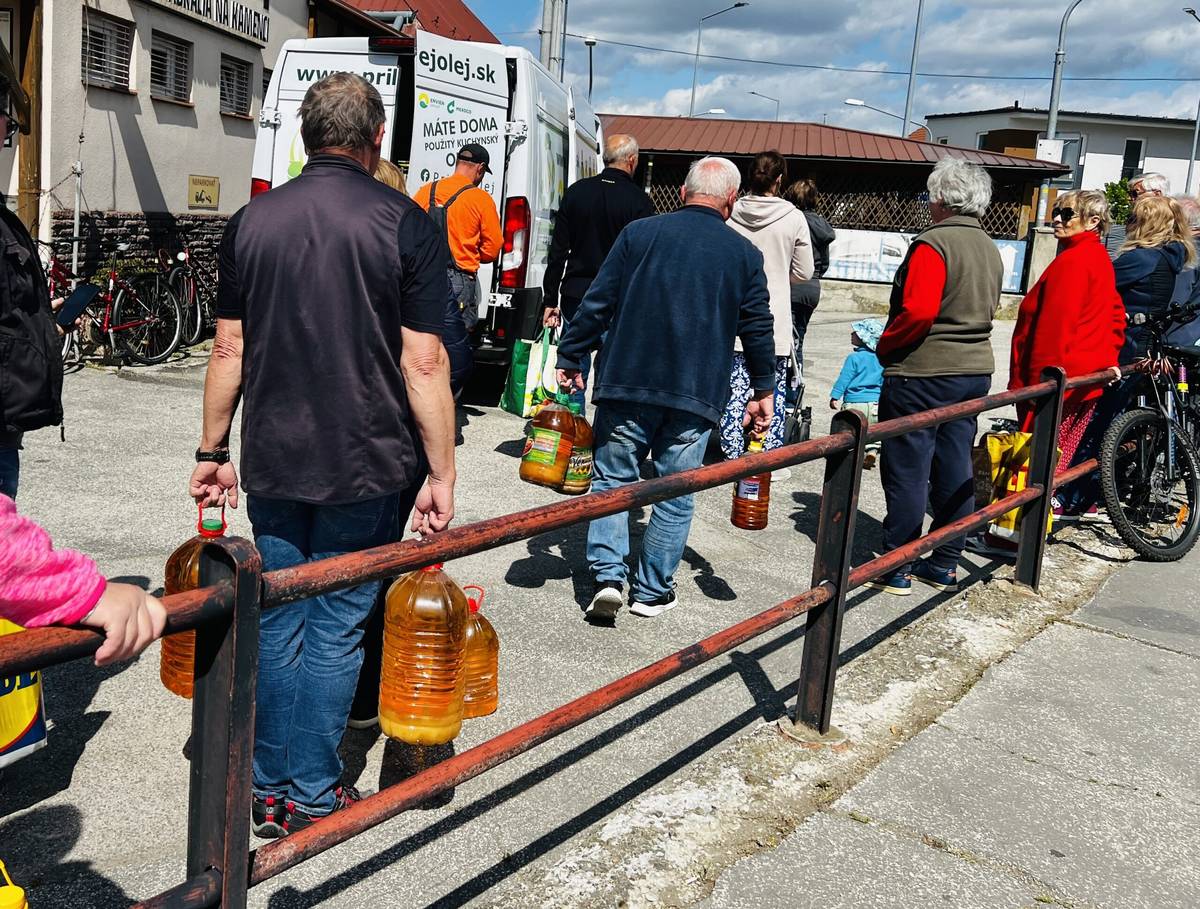 Zber použitých kuchynských olejov a tukov do označeného zberového vozidla spoločnosti Meroco sa uskutoční 21., 22. a 23. mája 2026. Prvý deň v mestskej časti Sever, druhý deň na Západe a tretí deň v mestských častiach Stred a Juh. Pozrite sa, kedy a kde môžete starý olej odovzdať, resp. zameniť za ocot alebo nový olej. ŠTVRTOK 21. mája 13.40 – 13.50 h  - [...]Čítať viac...