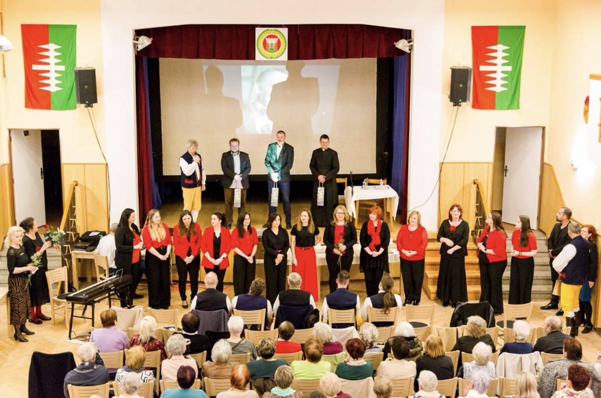 Ve čtvrtek 16. dubna ožil sál U Nádraží v Klenčí pod Čerchovem vzpomínkovým večerem věnovaným významnému rodákovi, hudebnímu skladateli, sběrateli lidových písní a národopisci Jindřichu Jindřichovi.