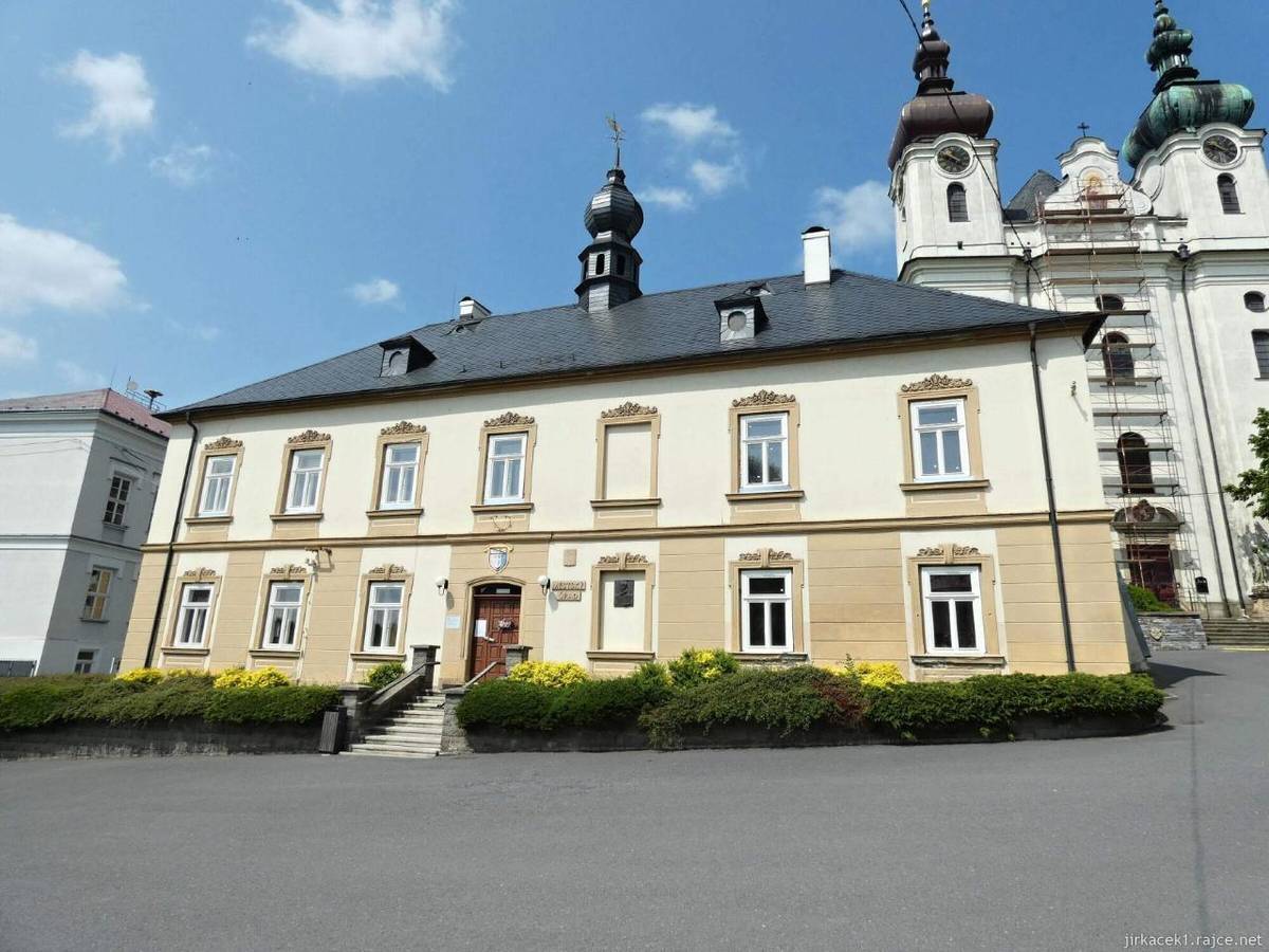 Halaškovo náměstí 2