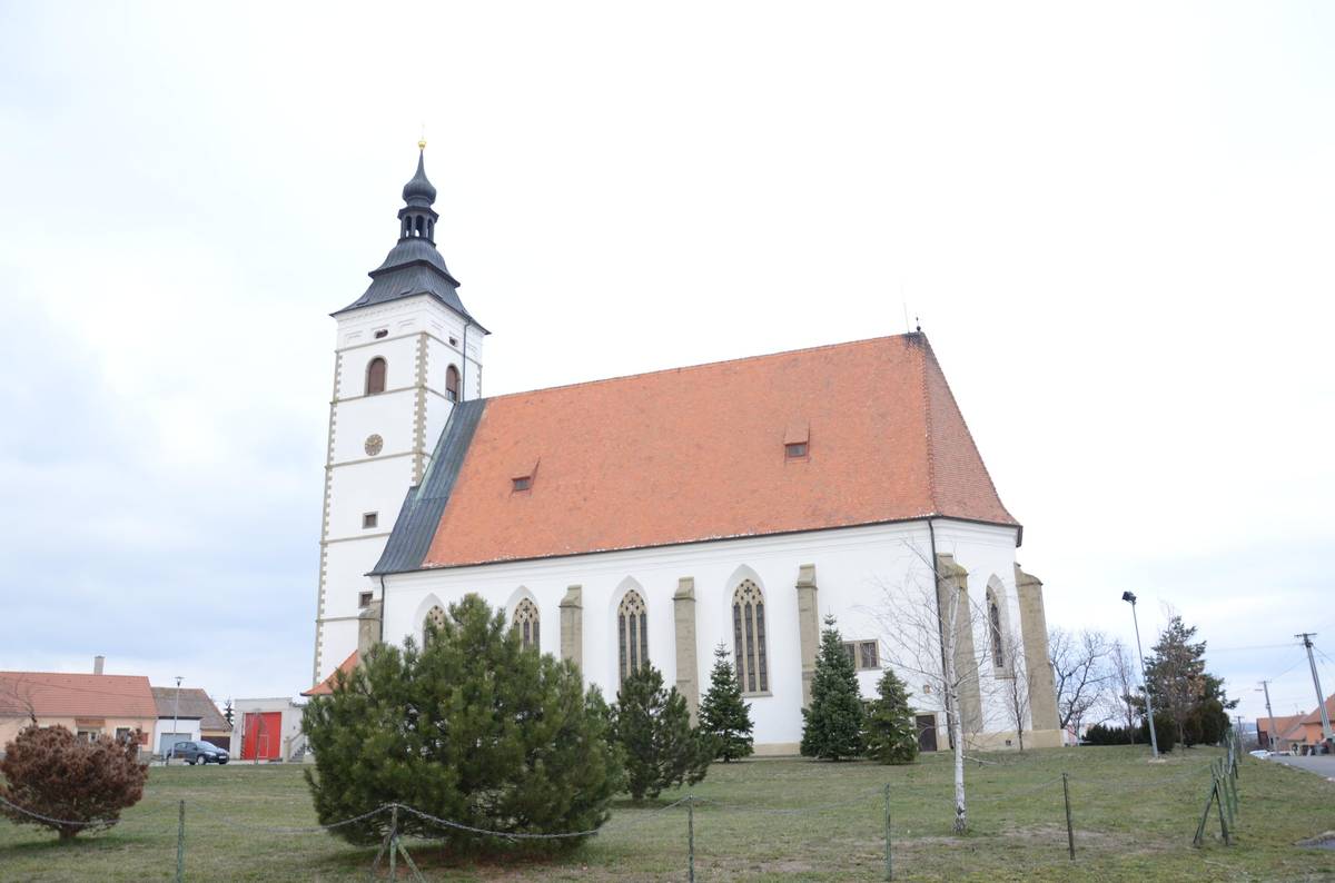 kostel Nejsvětější Trojice - Běhařovice NOC KOSTELŮ 2026 pátek, 29. května v 18.00 Na varhany zahraje KRYŠTOF DOBEŠ Program:  César Franck – Sortie D dur Adam Michna z Otradovic – Nebeští kavalérové Leonard Cohen – Hallelujah George Frideric Handel – Sarabande d moll Lowell Mason - Blíž k Tobě, Bože můj John Newton - Amazing Grace Andrew Lloyd Webber – Hosanna (Jesus Christ Superstar) Robert Burns – Auld Lang Syne