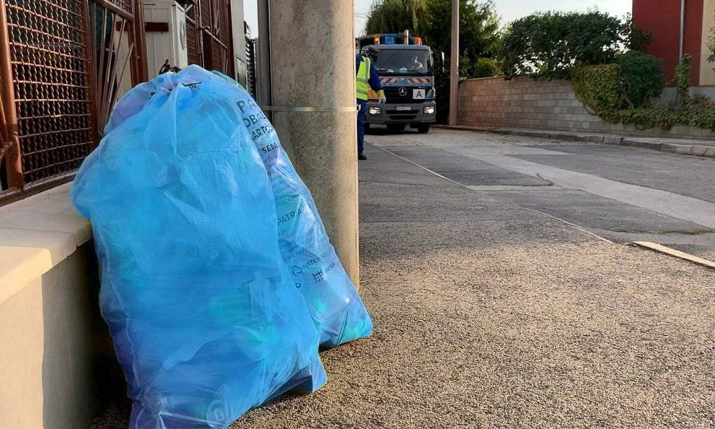 Oznamujeme občanom, že vývoz papiera a sa uskutoční zajtra, t.j. v stredu 20.5.2026. Vrecia s papierovým odpadom si môžete vyložit do 6:00 ráno.