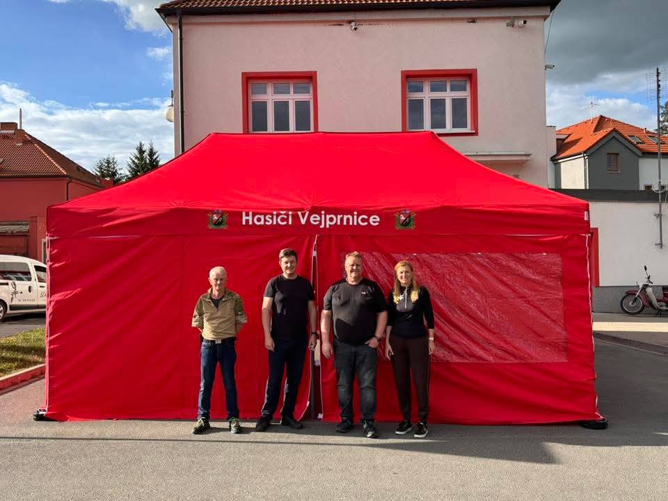 Díky podpoře CSG Nadační fond a poskytnuté dotaci ve výši 50 tisíc korun se podařilo pořídit dva nové stany, které budou naši hasiči využívat při celé řadě akcí, které během roku zajišťují.