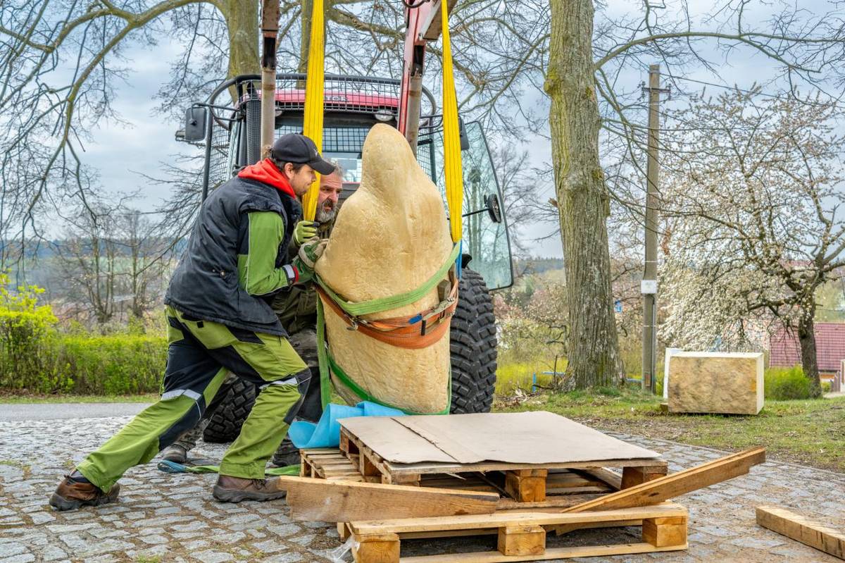 V červnu 2025 se v Milíně uskutečnilo 12denní mezinárodní sympozium, které je uměleckým vyjádřením hlubokého přátelství mezi Milínem a italským údolím Valle di Ledro. Projekt připomíná společnou historii, osudy lidí na cestách a solidaritu mezi národy.