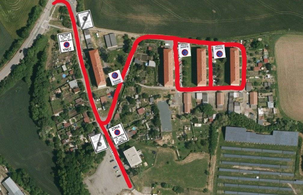 Město Zbýšov informuje občany o zahájení pololetního cyklu blokového čištění komunikací, parkovišť a chodníků. V úterý 26. května od 7:00 do 15:00 hod proběhne údržba komunikací ve dvou lokalitách.   Ve čtvrti Sička. Vozidla je možné odstavit před bývalou vrátnicí dolu Jindřich Na části ulice Sportovní od křižovatky s krajskou silnicí, po začátek ulice Jiráskova (po odbočku k zadní bráně TJ Baník).  Dále blokové čištění pokračuje ve středu 27. května od 7:00 do 15:00 hod ve dvou lokalitách.  Ve čtvrti P. Bezruče (pracovní označení úseku B1) od křižovatky s krajskou silnicí po začátek ulice Jiráskova. Majrov – část ulice (pracovní označení úseku B2) od městského koupaliště po ul. J. A. Komenského.  Upozorňujeme majitele vozidel, že se strojní zametání týká i parkovacích stání. Žádáme řidiče, aby z dotčených lokalit, vymezených dopravním značením, odparkovali svá vozidla a umožnili tak provedení úklidu ulic. Děkujeme za spolupráci a omlouváme se za způsobené komplikace.