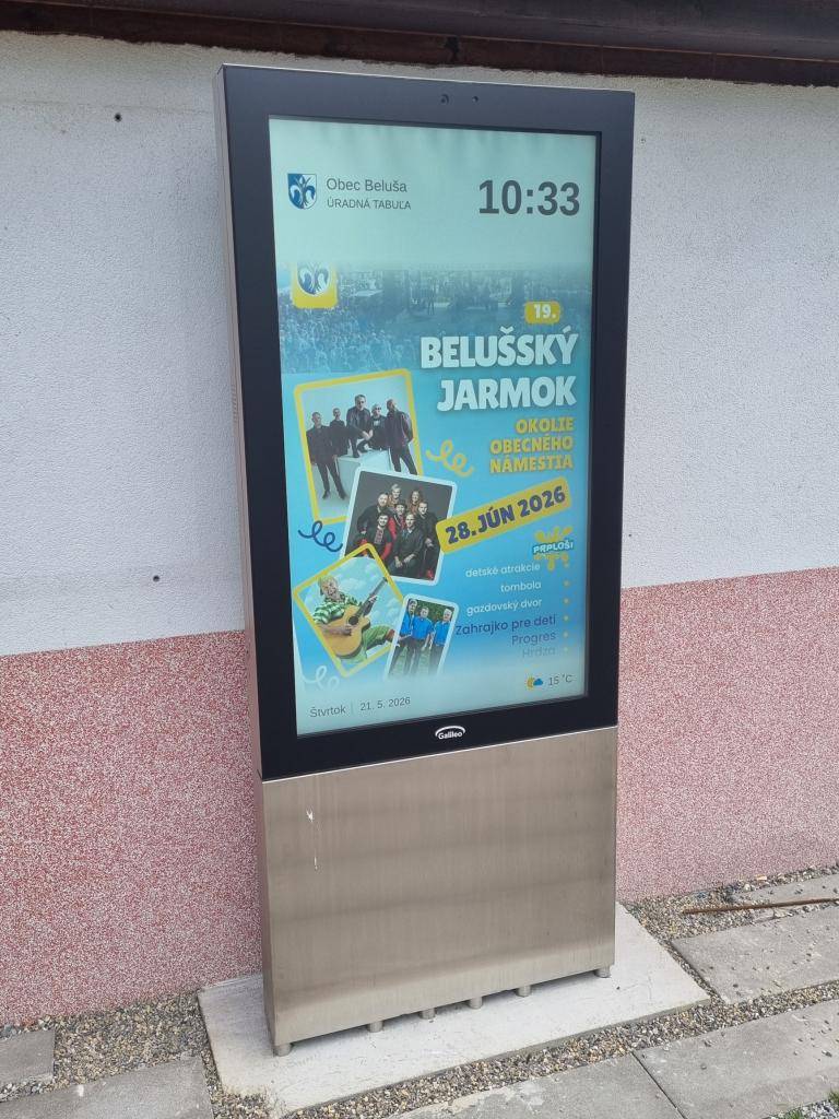 Vývesné tabule na budove obecného úradu v Beluši sú neustále plné dôležitých úradných, obecných oznamov. Tento druh zverejňovania bol dlhé roky najbežnejším spôsobom. Doba sa ale mení, posúva vpred, preto obec Beluša pristúpila k výmene papierových oznamom za digitálnu verziu.