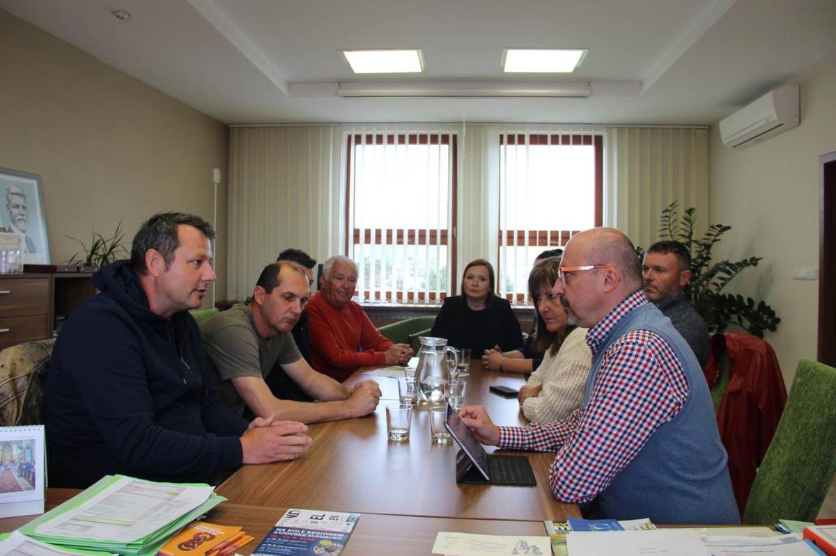Cílem jednání s panem starostou Františkem Luklem bylo sdílení informací k akceleračním zóná pro výstavbu větrných elektráren.