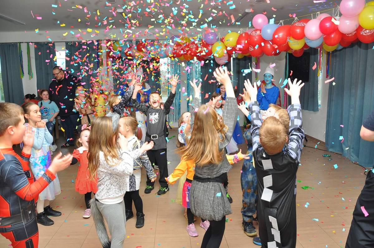 https://www.rajce.idnes.cz/kladrubyuvlasimi/album/detsky-karneval-kladruby-2026/album