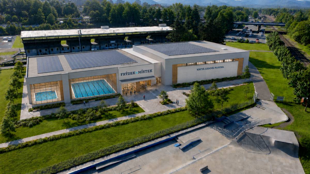 Frýdek-Místek získá novou ledovou plochu a plavecký bazén v jednom areálu. Radnice představila koncept projektu, který zrealizuje na městských pozemcích za stadionem TJ Slezan. Více se dozvíte na webu města: U STADIONU VZNIKNE SPORTOVNÍ AREÁL: PLAVECKÝ BAZÉN A DALŠÍ KRYTÁ LEDOVÁ PLOCHA | Frýdek-Místek