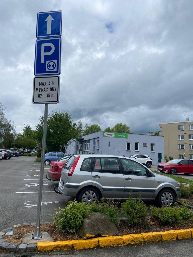 ově zavedeno časově omezené parkování s využitím parkovacích kotoučů