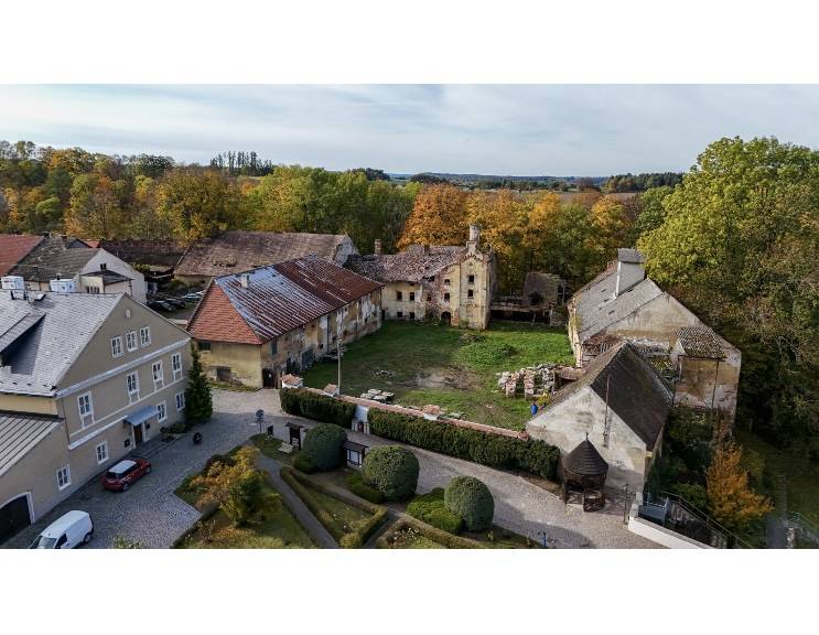 Přijďte se seznámit s budoucími plány a záměry týkajícími se areálu bývalého pivovaru Rychmburk. Součástí večera bude představení připravovaných vizí i prostor pro dotazy a společnou diskusi.  Středa 27. května 2026  od 19.00 hodin  fara v Předhradí  Těšíme se na setkání s vámi.