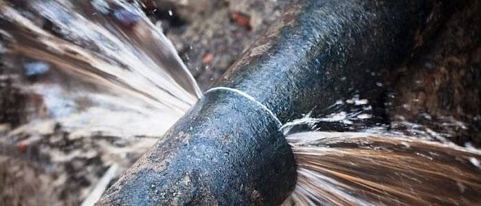 Předáváme informace. Z důvodu havárie na vodovodním řadu dojde k přerušení dodávek vody ve středu 27.05.2026 v Broumově v době od 08:00 h do cca 14:00 h – týká se ulic Rybářská, Nová, Hvězdecká. Vodárenský dispečink Náchod