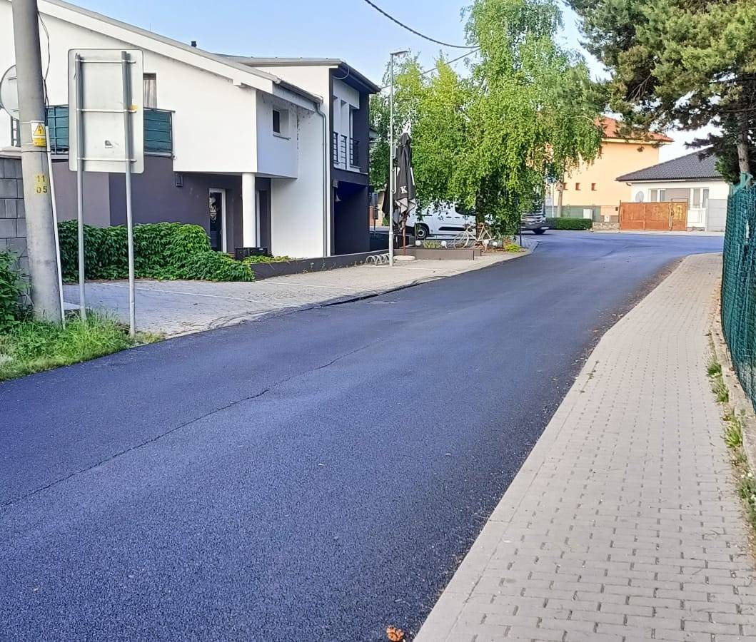 Obec Malinovo s radosťou informuje obyvateľov, že plánované opravy problematického úseku na Višňovej ulici boli počas víkendu úspešne dokončené. Cesta je hotová a prejazdná bez obmedzení. Ďakujeme všetkým občanom a vodičom za ich trpezlivosť, ohľaduplnosť a zhovievavosť počas priebehu prác.