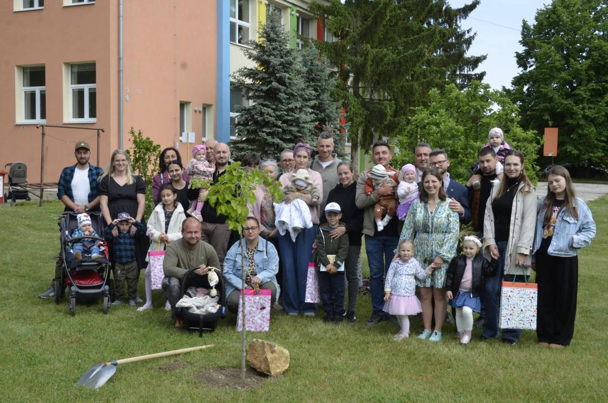 Narodenie dieťaťa je jednou z najkrajších udalostí v živote každej rodiny. Aj naša obec si túto výnimočnú chvíľu každoročne pripomína slávnostným podujatím „Uvítanie detí do života obce“, počas ktorého medzi nás oficiálne vítame našich najmenších občanov.