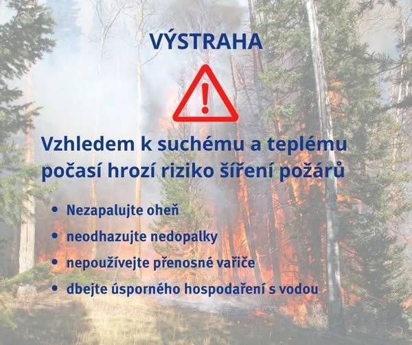 Český hydrometeorologický ústav (ČHMÚ) vydal pro náš kraj výstrahu. Kvůli suchu hrozí vysoké riziko vzniku a rychlého šíření požárů. Prosíme, buďte maximálně opatrní a dodržujte tato základní pravidla: 🔥 Nerozdělávejte oheň v přírodě a v blízkosti lesů. 🌾 Nevypalujte trávu a suché porosty. 🚬 Neodhazujte cigaretové nedopalky na zem. ☕ Nepoužívejte přenosné vařiče a jiné zdroje otevřeného ohně v terénu. 📜 Sledujte místní vyhlášky a zákazy, které mohou vaše obce kvůli suchu vydat. 💧 Šetřete vodou – v tomto období je každá kapka důležitá. Pokud uvidíte kouř nebo plameny, okamžitě volejte hasiče (150 nebo 112). 🚑🚒 Děkujeme, že se chováte zodpovědně a pomáháte chránit náš kraj!