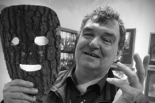27.05.26 16.00  Ondřej Fibich představí svou novou sbírku pověstí Houslista na Měsíci: Za pověstmi od Písku k Milevsku. Dva jihočeští patrioti doprovázejí čtenáře po cestách necestách líbezným Píseckem i tajemným Milevskem. Je to zároveň putování ke kořenům této krajiny. Pomocí pověstí...