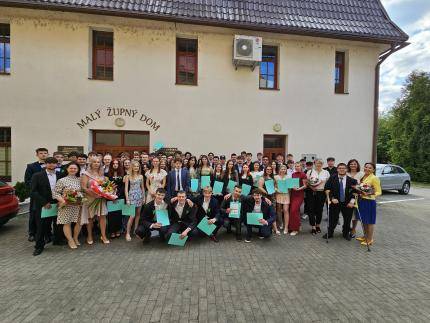 V piatok 22. mája 2026 sa v priestoroch Malého župného domu uskutočnilo slávnostné odovzdávanie maturitných vysvedčení absolventom Strednej odbornej š...