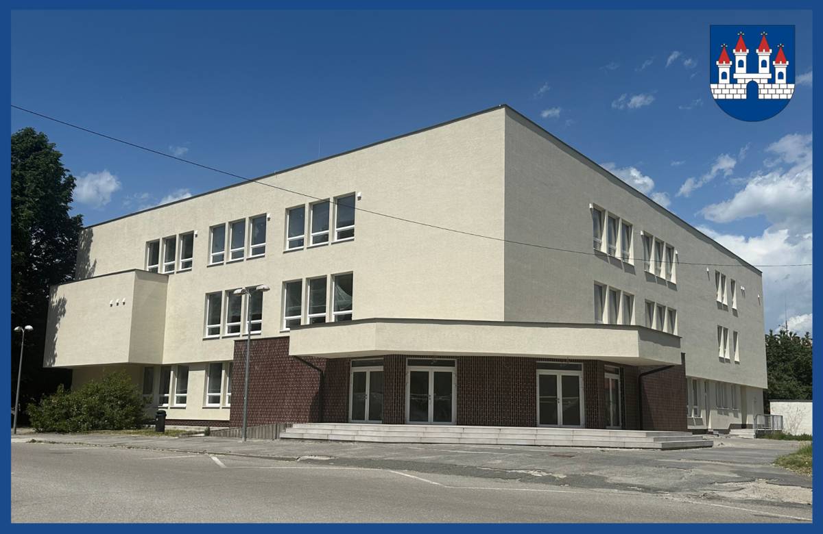 Mesto Ilava pokračuje v modernizácii Domu kultúry. Poslanci schválili prijatie úveru vo výške 641-tisíc eur, pričom aj po jeho načerpaní zostáva zadlženosť mesta na úrovni porovnateľnej s viacerými samosprávami v Trenčianskom kraji.