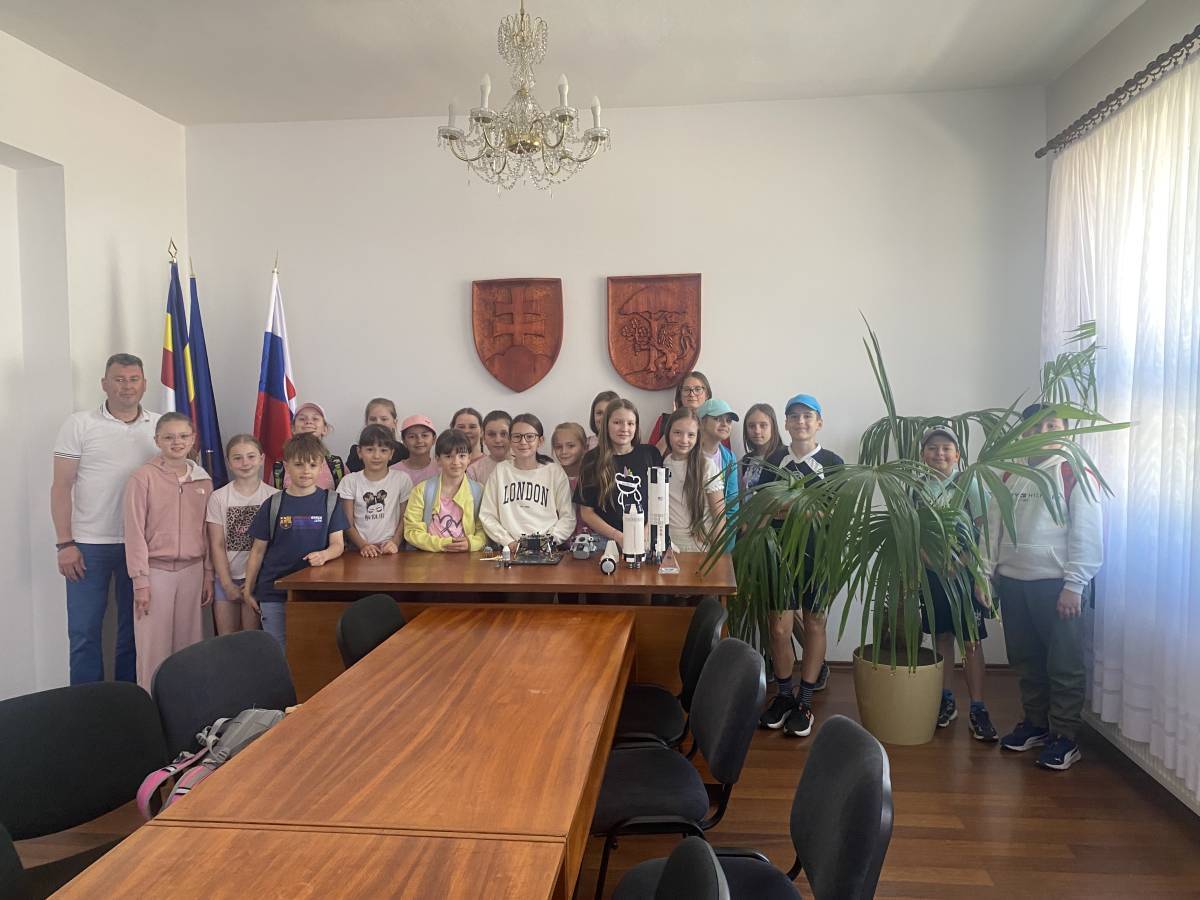 Pamätnú izbu Eugena Andrew Cernana vo Vysokej nad Kysucou navštívili v pondelok 25. mája 2026 a vo štvrtok 28. mája 2026 žiaci zo Základná škola J. A. Komenského v Čadci. Čítať ďalej…