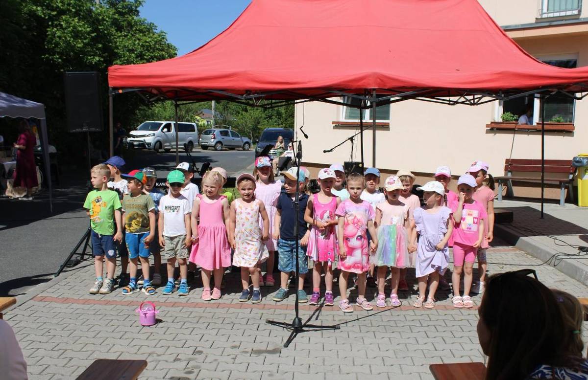 Domov poklidného stáří BACULUS uspořádal v úterý 26. května již 5. ročník Jarního Mini festivalu, který se nesl v příjemné a přátelské atmosféře. Velké poděkování patří všem, kteří se na přípravě a průběhu akce podíleli a přispěli k vytvoření krásného odpoledne plného hudby, setkávání a ...