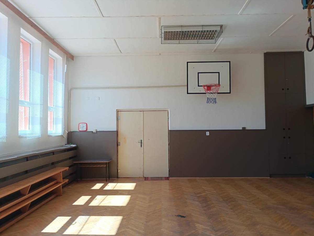 TJ Jiskra Dolní Brusnice úspěšně dokončila projekt s názvem „Zlepšení technického stavu a estetické úrovně kabin TJ Jiskra Dolní Brusnice“, jehož cílem bylo zkvalitnění sportovního a komunitního zázemí spolku.