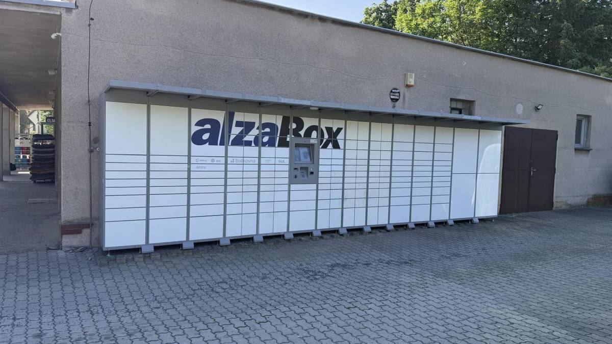 Po domluvě s Alzou jsme nechali navýšit kapacitu louňovického AlzaBoxu. Od teď je možné si nechat zasílat i rozměrnější zásilky.